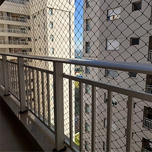 varanda fechada com rede de proteção